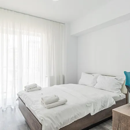 Cozy 3 Bedroom Coresi Mall *